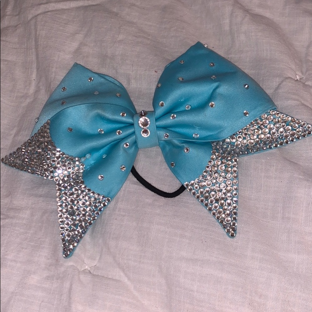 Bow to love cheer bow